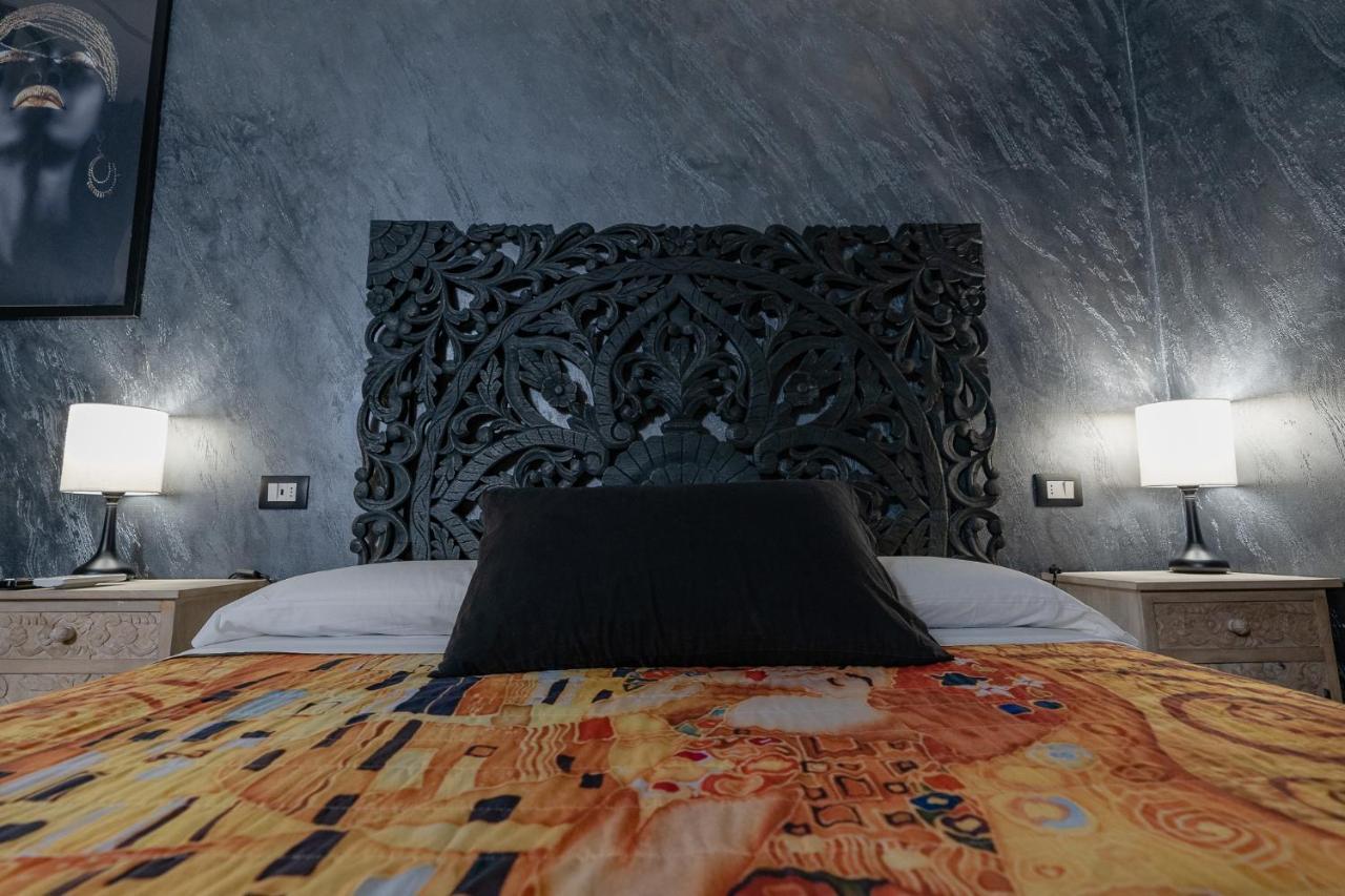 Le Boutique Luxury Rooms Diffused In Historic Center Fiumicino Exterior photo