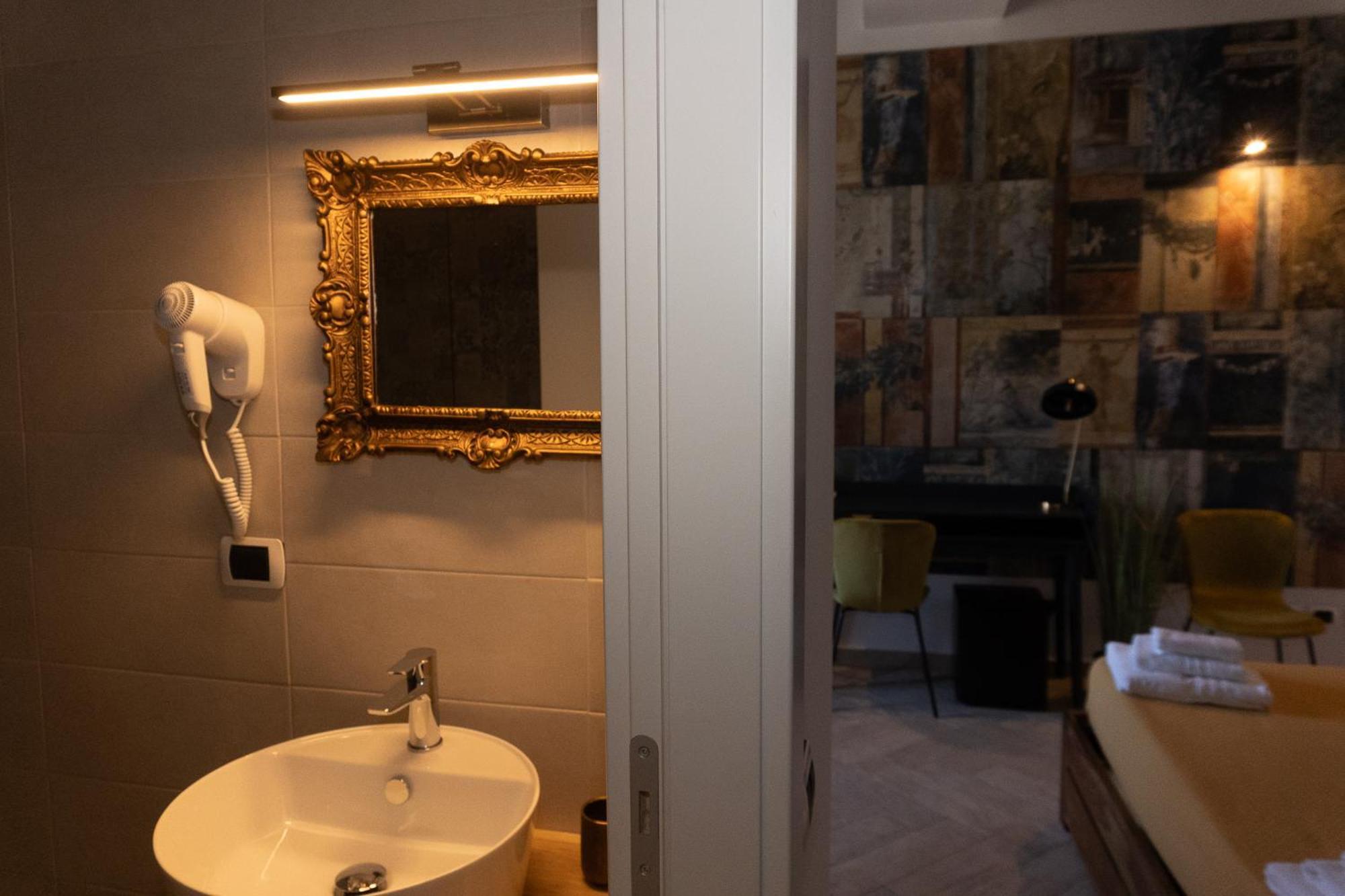 Le Boutique Luxury Rooms Diffused In Historic Center Fiumicino Exterior photo