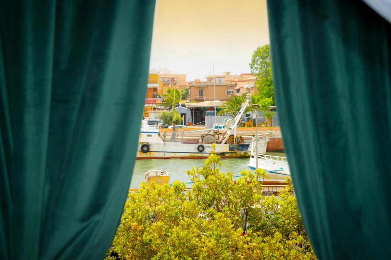 Le Boutique Luxury Rooms Diffused In Historic Center Fiumicino Exterior photo